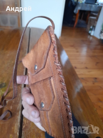 Стара кожена чантичка за врат, снимка 6 - Други ценни предмети - 52084574