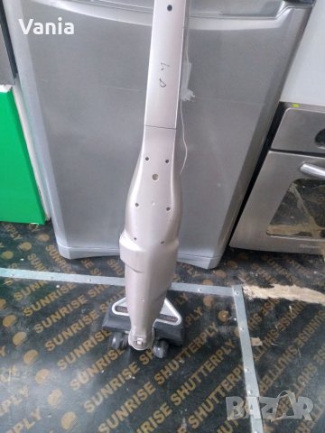 Акомулаторна прахосмукачка , снимка 4 - Прахосмукачки - 40721474