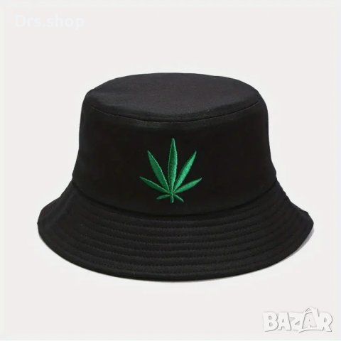 ЧЕРНА шапка тип идиотка изобразена марихуана, снимка 1