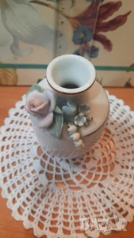 Рядка антична ваза от фин порцелан с флорален ръчно изработен декор , снимка 2 - Антикварни и старинни предмети - 48133922