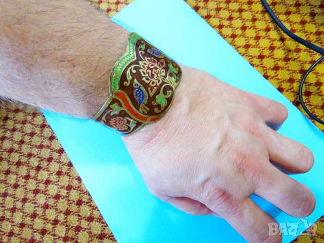 Стара солидна бронзова възрожденска гривна 1760 - 1878г  с емайл с фолклорни мотиви, птички и цветя, снимка 5 - Антикварни и старинни предмети - 37895572