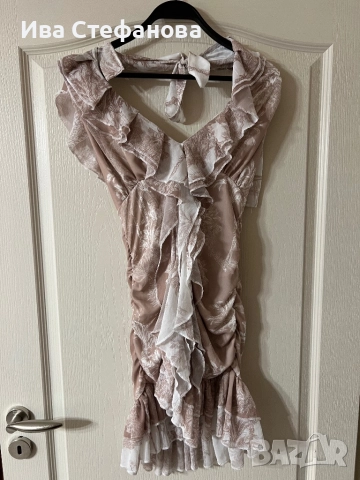 елегантна бежова рокля волни къдри вълнообразни акценти Bless by Zlatka Raykova Златка Райкова dress