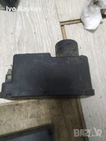 Вакуум помпа централно зааключване Hella VW Golf Passat 357962257, 357 962 257