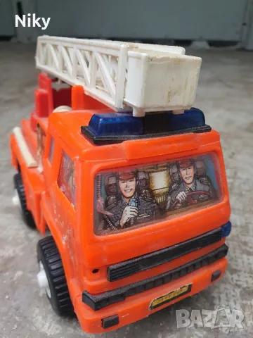 Колекционерска играчка пожарна 