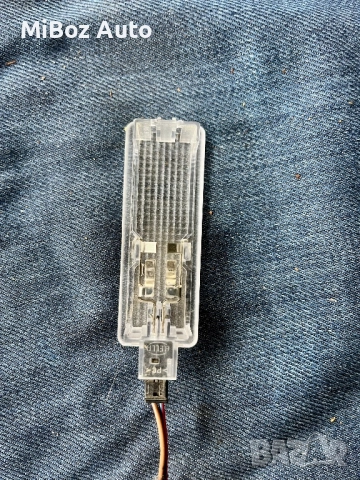 Плафон багажник БМВ Е90 BMW, снимка 2 - Части - 52339478