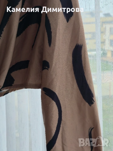 Ефектна дамска риза с връзка и артистичен принт – бежово и черно, снимка 3 - Ризи - 53285553