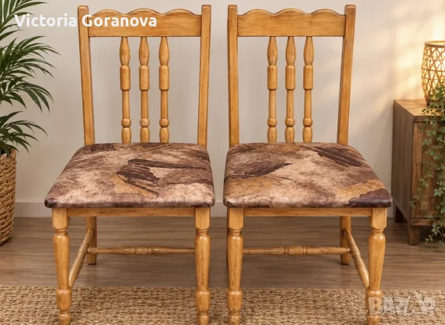 Два трапезни дървени стола 