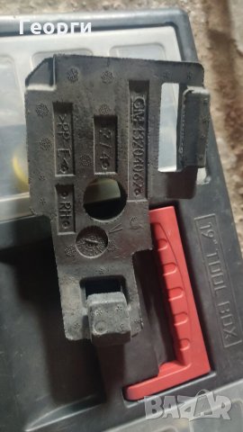 Десен държач /буфер под броня/ ограничител за броня за Opel Zafira B. 