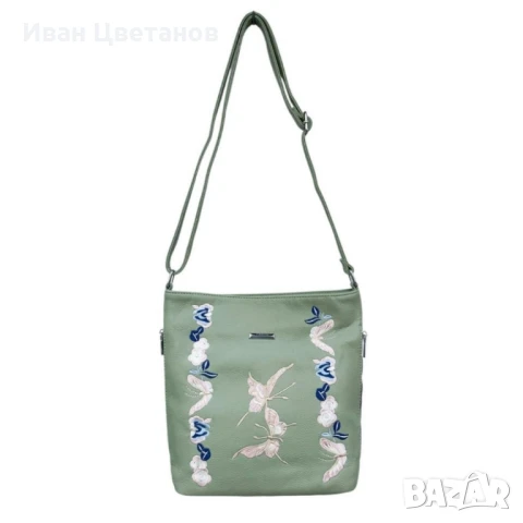 Нежна дамска чанта с флорална бродерия