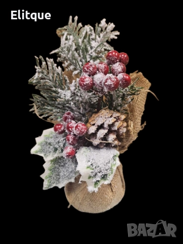 Изкуствен коледен декор с шишарки и борови клонки Modern White Flora в зебло / 25см