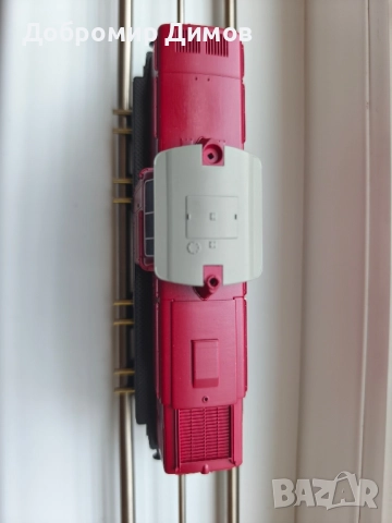 Дизелов локомотив Roco V100, снимка 3 - Колекции - 52097168