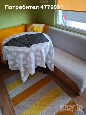 Подарявам кухненска маса и кухненски ъгъл.