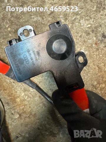 Кутия за плюсовия кабел на Ауди Audi A8 D4 H4 само за 30лв. 4H0971845P, снимка 2 - Части - 52540328