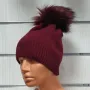 Нова зимна дамска шапка с камъчета с пух/помпон в цвят бордо, снимка 1