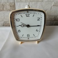 Стар часовник / будилник -Victoria 4 Rubine -Made in Romania - 1970г., снимка 1 - Антикварни и старинни предмети - 34454229