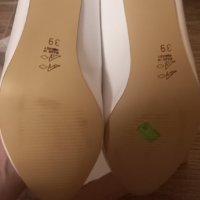 Нови бели обувки, снимка 3 - Дамски обувки на ток - 40474426