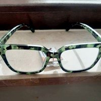 Очила за четене унисекс модел в зелено +1 диоптър, снимка 1 - Слънчеви и диоптрични очила - 39892052