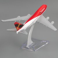 Боинг 747 самолет модел макет Avianca метален B747 пътници полет лайнер презокеански, снимка 2 - Колекции - 42897652