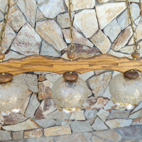 Красив дървен полилей с три красиви стъкленици, синджири и розетка , снимка 8 - Лампи за таван - 44925611