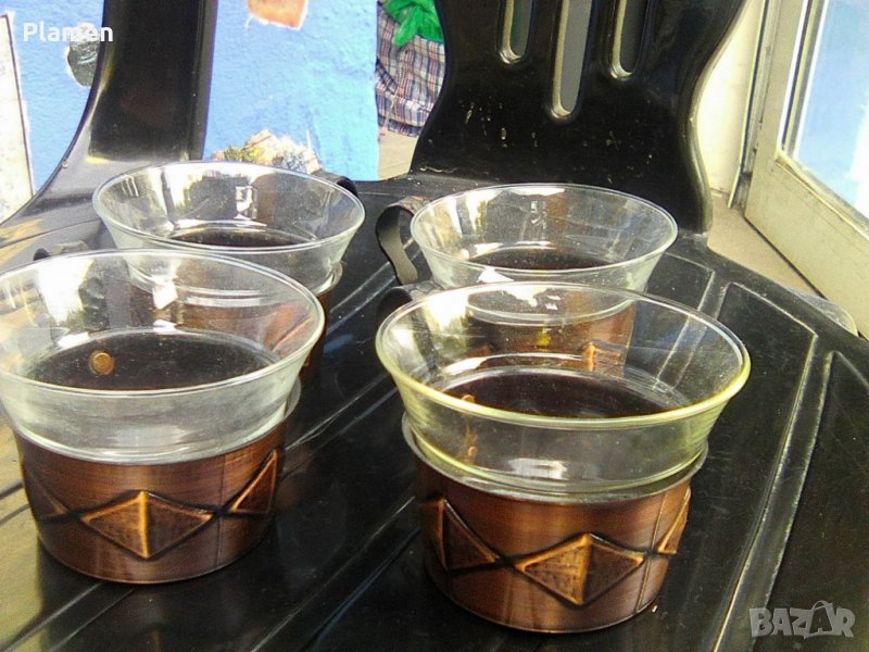 Четири стъклени чаши с подстакани от мед и дръжки от ковано желязо, снимка 1