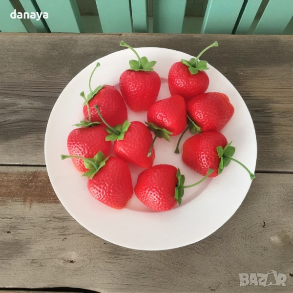 6070 Изкуствени ягоди за декорация, 10 броя, снимка 1