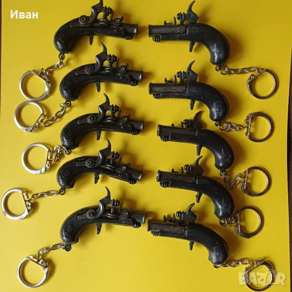 Ретро пистолети от 90-те ключодържател, снимка 1