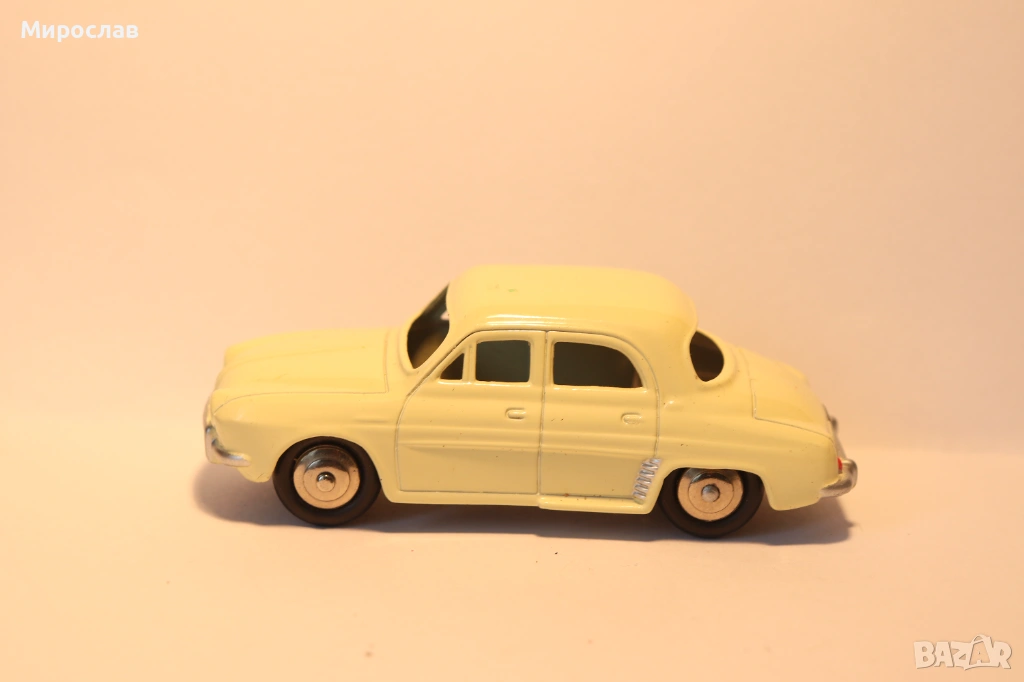 DINKY TOYS RENAULT DAUPHINE МОДЕЛ КОЛИЧКА, снимка 1