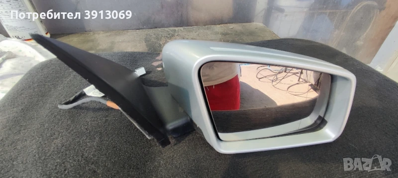 Продавам оригинално дясно електрическо огледало за Мерцедес W 204 от 2007 до 2014г , снимка 1