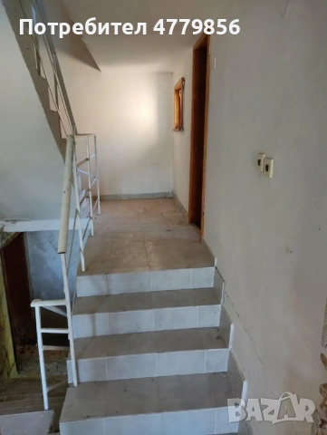 Триетажна къща с двор. За ремонт. село Могила, снимка 2 - Вили - 54001691