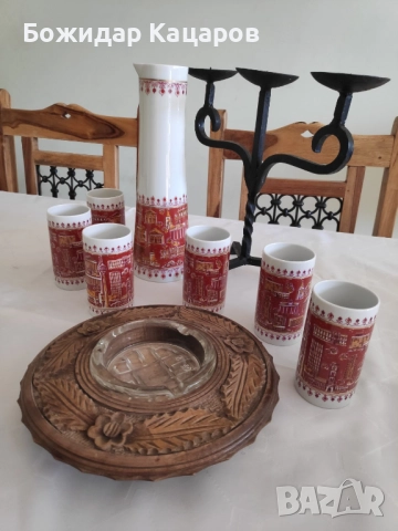 Стар порцеланов сервиз Берлин.Цена 53 лева (27.10 €) Пращам по Еконт. За София, Може и лично да мине