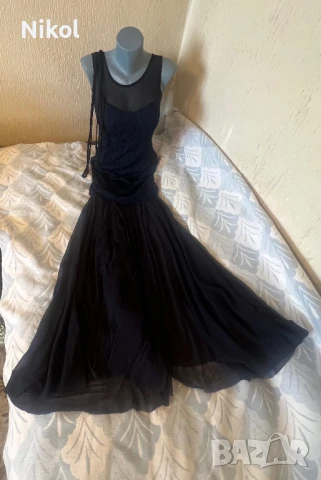 разкошна дълга рокля на пода