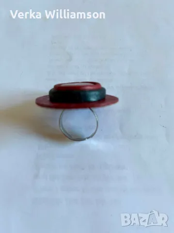  Комплект обици с пръстен от тъмно червена кожа и керамика модел 59, снимка 3 - Бижутерийни комплекти - 49063431