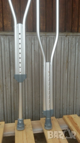 Две алуминиеви патерици за подмишница Mobiak, снимка 8 - Патерици - 53367484