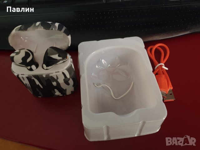 Безжични слушалки със зареждащ кейс V4.2+DER- i7 TWS Camouflage, бяло-черно-сиво, снимка 4 - Слушалки, hands-free - 34945968
