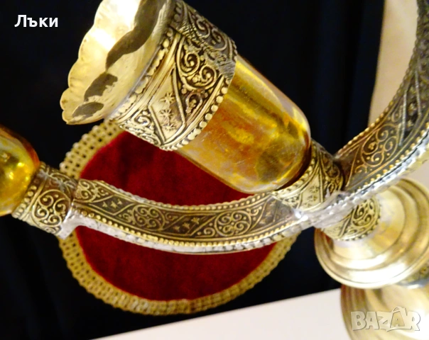 Уникален бронзов свещник,релефни орнаменти. , снимка 2 - Антикварни и старинни предмети - 54071392