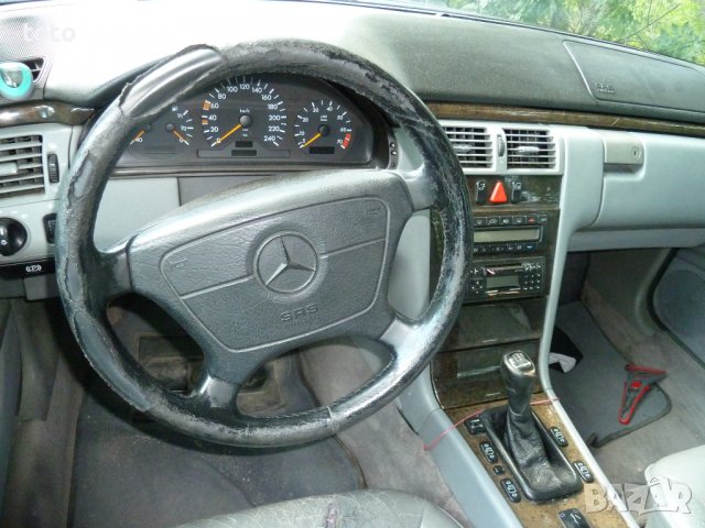 Mercedes-Benz E 200 2.0, снимка 3 - Автомобили и джипове - 37589674