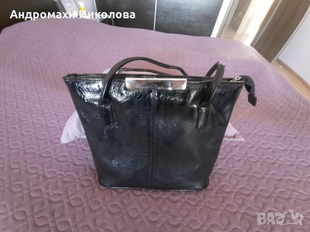 Дамска чанта - черен лак, снимка 3 - Чанти - 31823419