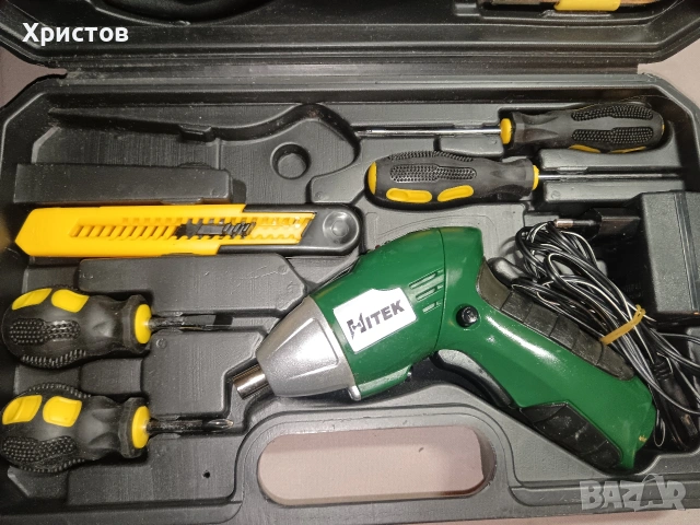 Комплект инструменти, включващ акумулаторен винтоверт с марка Hi-Tek