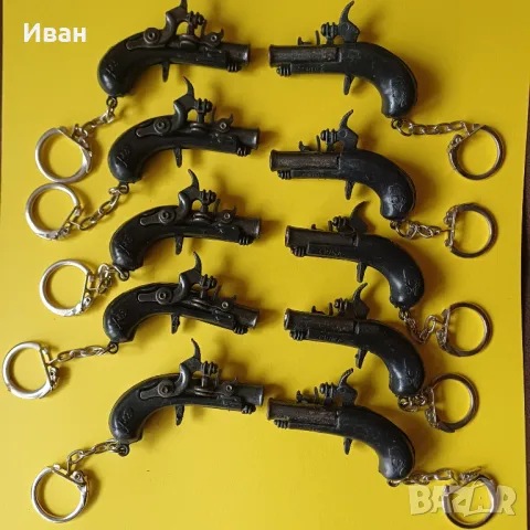 Ретро пистолети от 90-те ключодържател