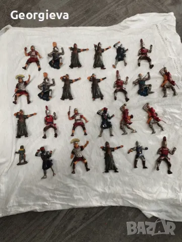 Продавам пластмасови фигури , снимка 2 - Колекции - 47632695