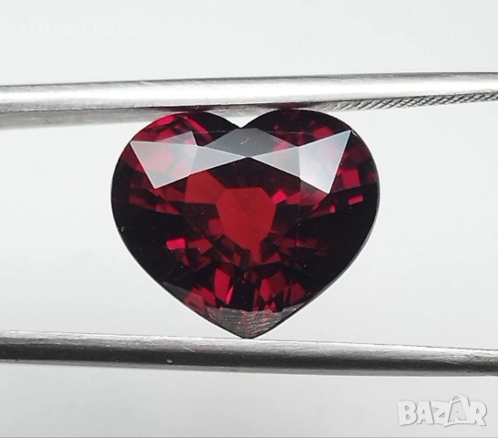 Изключителен Голям И Красив Естествен Спесартит Гранат 8.24 Карата, Сърцевидна Форма!  , снимка 3 - Други - 53893835