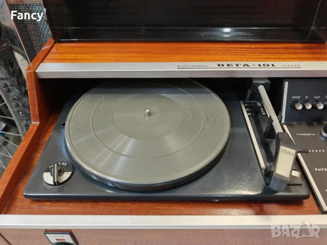 Грамофон с усилвател Вега 101 , снимка 7 - Грамофони - 51281373