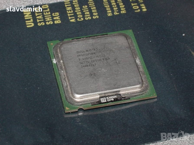 Продавам процесор CPU за компютър Intel Pemtium socket 775 2,66 Ghz/ 1M/ 533 mhz, снимка 1 - Процесори - 44670595
