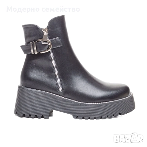 Дамски черни зимни боти с цип 