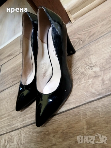 Елегантни обувки на ток