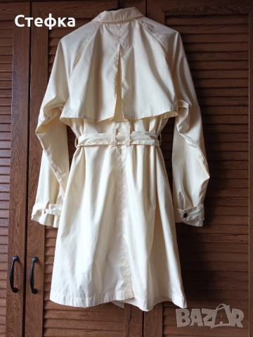 Оригинален дамски тренч NIKE, размер S, снимка 3 - Палта, манта - 52402202