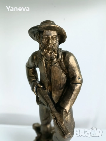 Хемингуей на лов, авторска дърворезба. , снимка 4 - Статуетки - 52673493