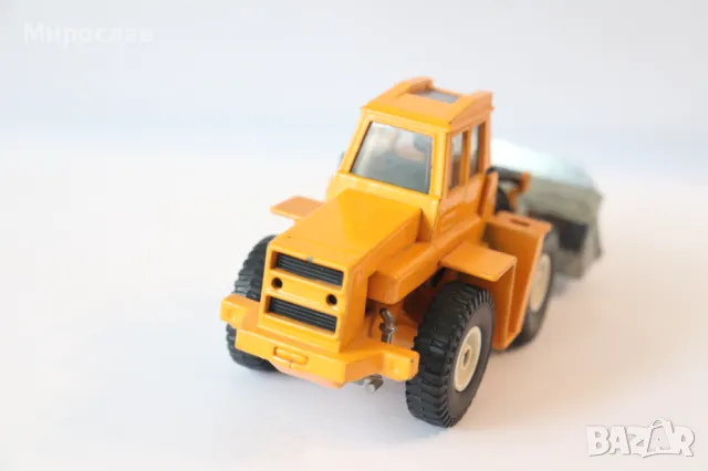 SIKU 1/55 ?? МОДЕЛ ФАДРОМА БАГЕР ТРАКТОР, снимка 5 - Колекции - 50113391