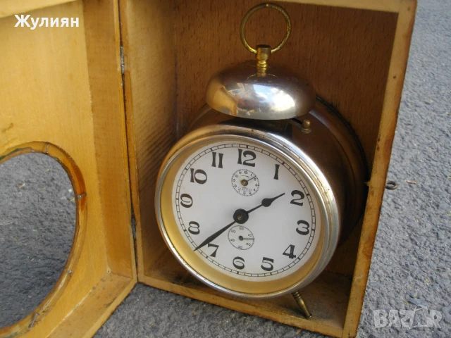 КОЛЕКЦИОНЕРСКИ СТАР БУДИЛНИК KIENZLE + КУТИЯ , снимка 2 - Антикварни и старинни предмети - 50771194