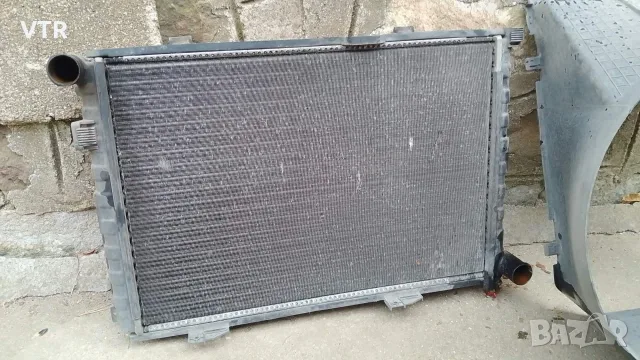 Воден радиатор , дифузер за Мерцедес 124, снимка 2 - Части - 56080483
